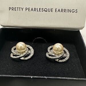 Avon PRETTY PEARLESQUE Earrings/vintage